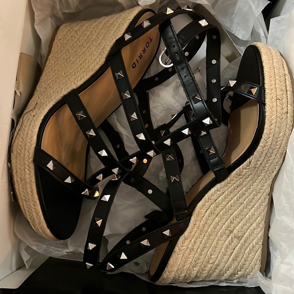 New in box Torrid Wedges size 10.5
